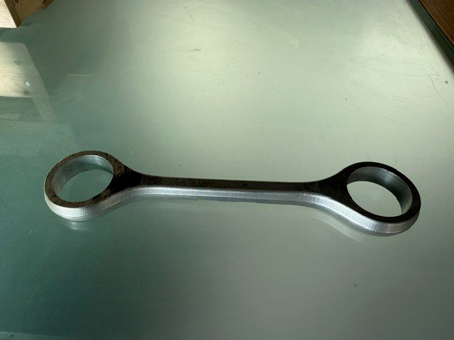 Fertige gefräste Koppelstange aus Metall